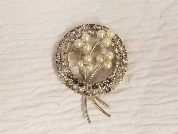 Beautiful Vintage Rhinestone and Pearl Pin, Pearl… - image 1