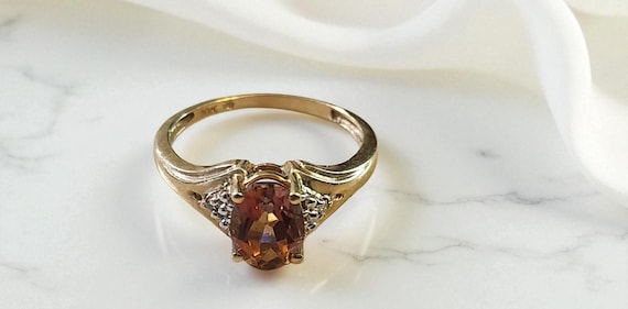 Ladies Pink Topaz 10K Gold Ring, Excellent condition!