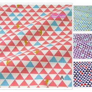 Puede incluir: Cuatro muestras de tela con un patrón geométrico de triángulos rosas, azules y blancos. Las muestras de tela están etiquetadas con A, B, C y D. El texto "SOUHE FABRICS" es visible en la esquina superior derecha de la imagen.