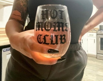 Hot Moms Club Wine Glass