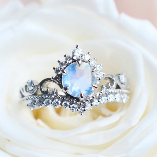 Anillo de compromiso con piedra lunar Theia, anillo vintage con corona de piedra lunar, anillo de compromiso con piedra lunar y corona de princesa, oro blanco, oro rosa y platino.