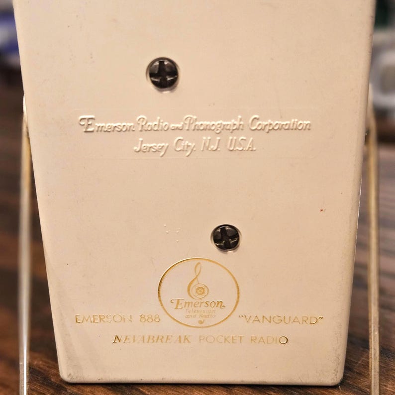 Vintage 1950s Emerson 888 Vanguard Transistor Radio image 12