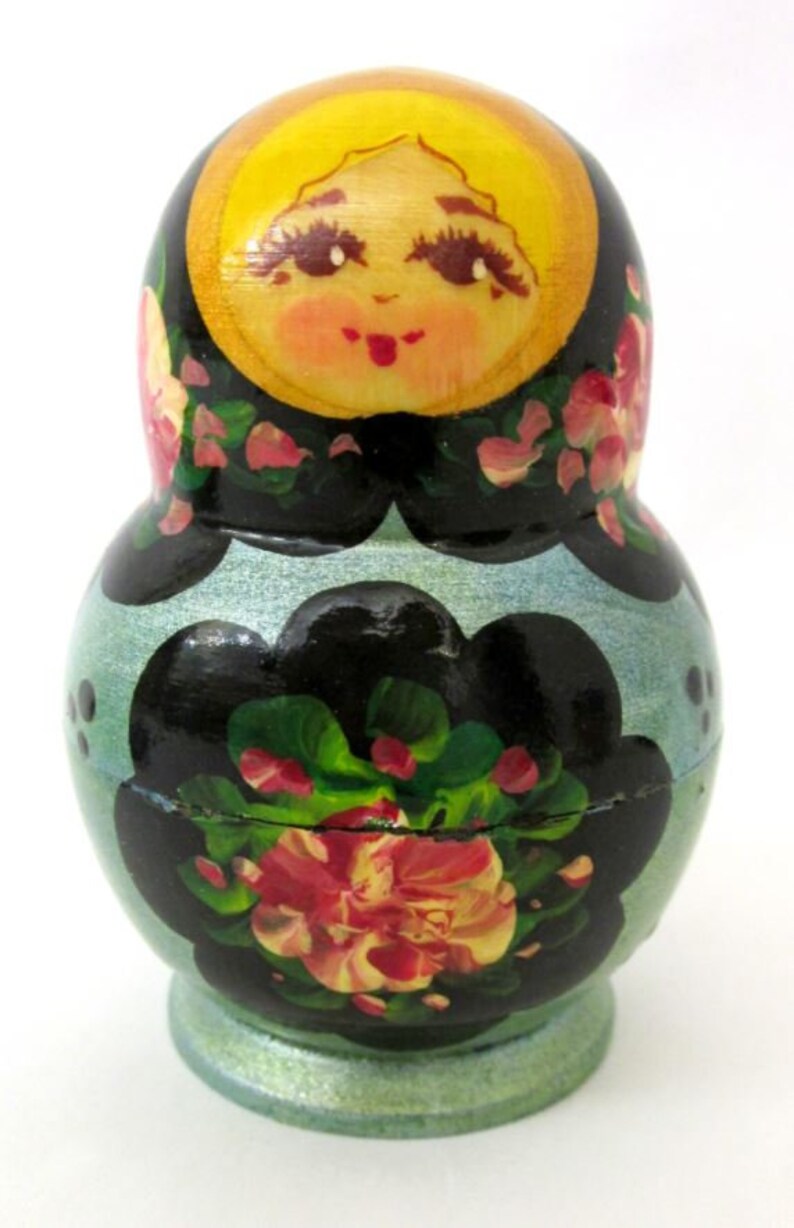 Vintage Wooden Nesting Dolls 4 Piece Etsy