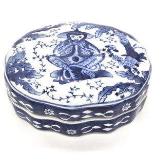 Vintage Chinese Monkey Lidded Blue & White Porcelain Trinket Box