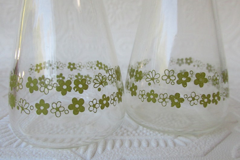 Vintage Pyrex Glass Salt and Pepper Shakers 1970s Vintage Kitchen Decor Vintage Green Crazy Daisy Shakers Pyrex Spring Blossom