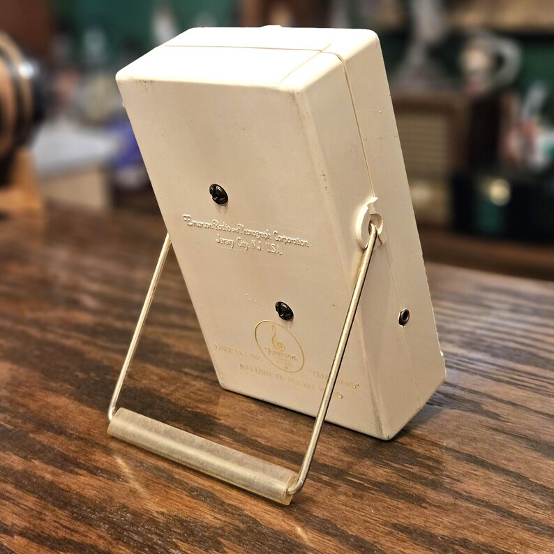 Vintage 1950s Emerson 888 Vanguard Transistor Radio image 6