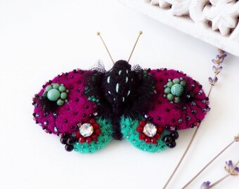 Broche brodée feutrée à l’aiguille de papillon de nuit menthe rose, broche de papillon de nuit feutrée à l’aiguille rose baie, broche papillon feutrée, épingle à papillon de nuit, épingle à papillon