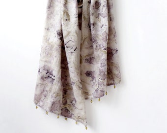 Châle en coton teint en lin teint en plantes grises, foulard d’été en coton teint à la main, enveloppement en lin gris, foulard femme été