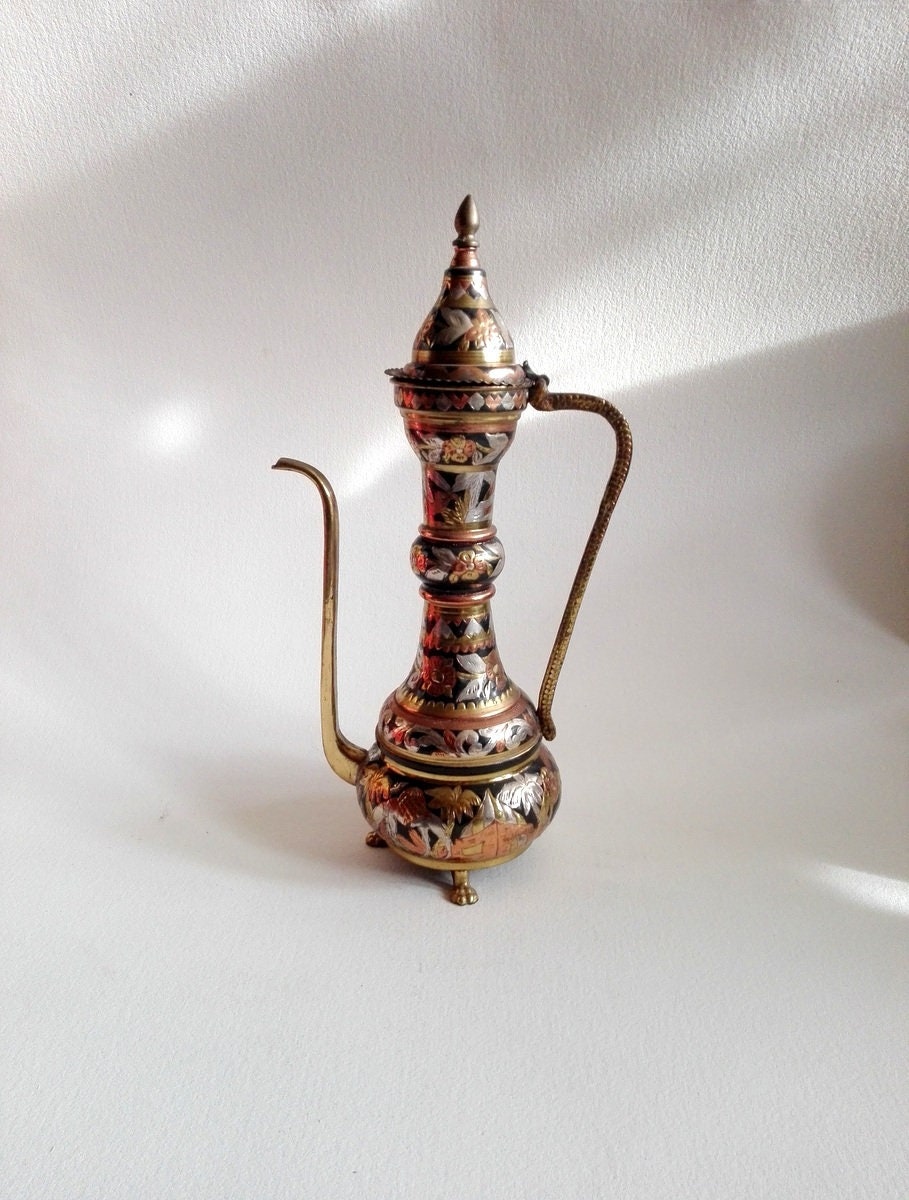 Elegant Aiguière Orientale en Cuivre Émaillé, Décor Oriental, Pattes de Lion, Boho, d'intérieur, Mai