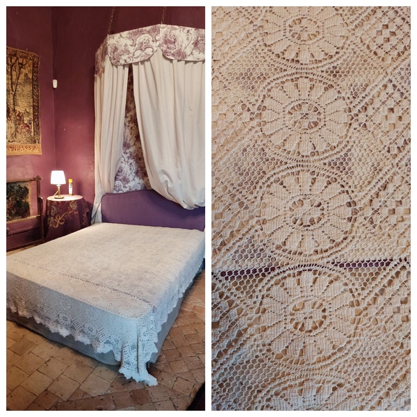 Couvre lit beige en crochet et dentelle, rosettes et losanges, crochet français fait main, jeté de lit crocheté, plaid canapé en crochet