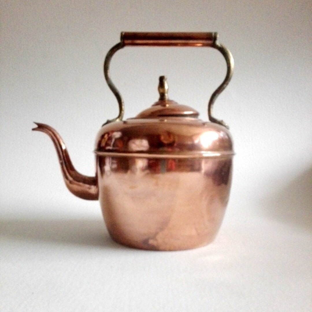 DEKKA – THÉIÈRE ARTISANALE EN CUIVRE NICKELÉE | Artisanat Du Maroc Marrakech