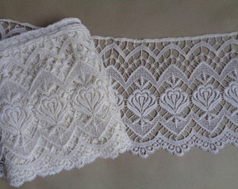 7.5"/ 19cm Wide vintage lace by Yard; Off White upcycled Venice lace for Sewing, DIY projects