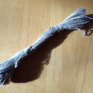 20 metri di pure linen twine; Ecru Gray Linen String thickness ~1mm per Macrame, progetti fai-da-te, packaging, appendini tag; Corda di lino naturale