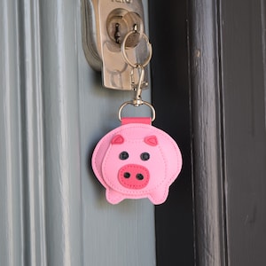 Pig Keyring, for keys, handbags, school bags, pink pig, pink curly tail, back to school, gift