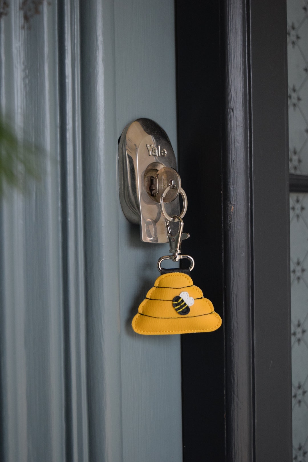 Beehive Keyring, Designed by Me, Yellow Hive With Little Bee - Etsy