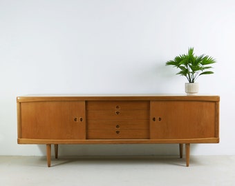 Mid Century Sideboard aus Eiche von H.W. Klein für Bramin of Denmark c.1960s. Dänisches Design. Vintage Fernsehtisch