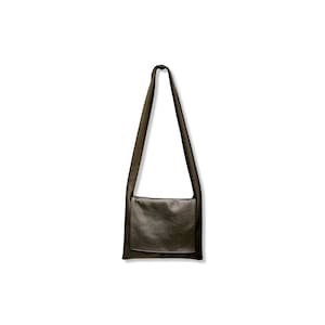 Sac à bandoulière en cuir / sac à bandoulière noir sac à bandoulière noir fait à la main / fabriqué à la main à Londres / sac Sholder avec sangle / sac Postina