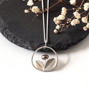 Serling silver & freshwater pearl flower necklace • Dainty wildflower necklace • Delicate botanical pendant