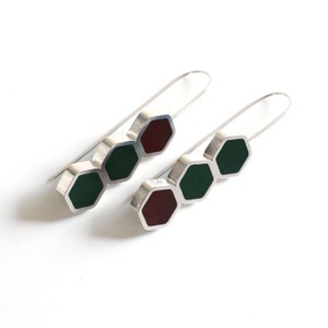 Silver & resin hexagon earrings Statement mismatched color earrings Minimal burgundy and dark green long earrings image 2