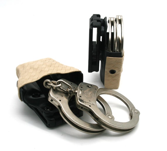 Hiat  2010, 2015 and 3103 Series CHAIN-Versitle, low profile, rugged, retention and presentation like no other ES® System Cuff Case