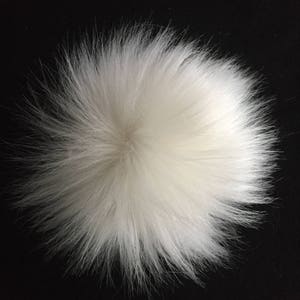 Snow White Faux Fur Pompom / White Fur Pom Pom / Fur Hat Topper