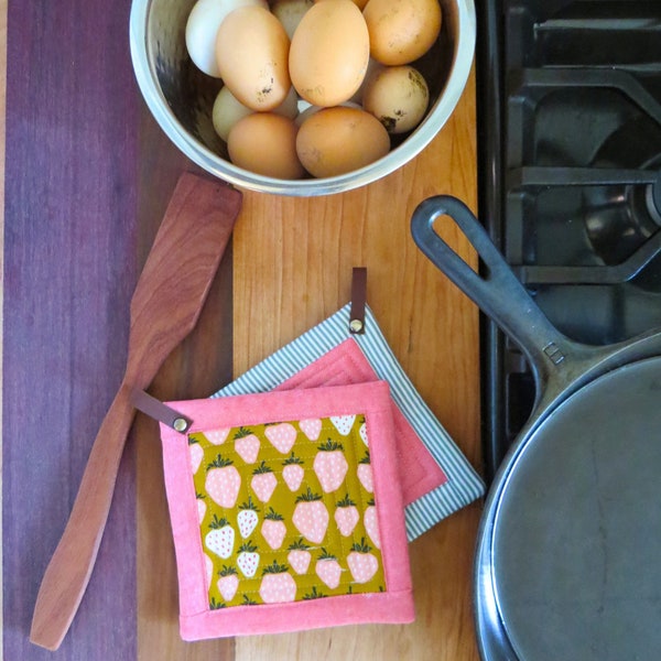 Mini Pot Holder Set - 2 pack - Matching Quilted Potholder Gift Idea for New Homeowner Hostess Party Gift Hot Pad Mug Rug Coaster: Strawberry