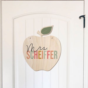 Teacher name sign, teacher appreciation gift, round teacher sign, door hanger, teacher door sign, classroom door sign, teacher Christmas