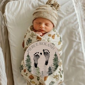 Baby Foot Print Sign, Footprint Name Sign, Woodland Nursery, Birth Sign Footprint Keepsake, Baby Name Sign Announcement, Custom Baby Gift