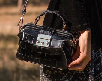Black Crocodile Bag, Crocodile Pattern Vintage Bag Black Crocodile Bag, Crocodile Pattern Vintage Bag