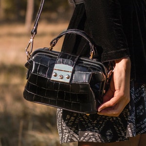 Black crocodile bag, Crocodile pattern vintage bag, crocodile mini bag, Leather Doctor Bag, Cross Body Bag, Travel Purse