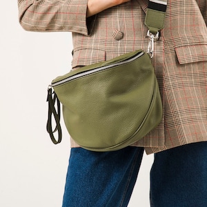 Bolso bandolera verde, bolso bandolera de piel, bolso riñonera, bolso de piel suave, riñonera, bandolera, riñonera color oliva