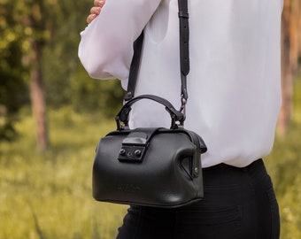 Black Leather Doctor Style Bag, Mini Crossbody Bag, Vintage Minimalist Handbag, Vintage Leather Purse