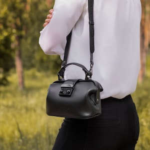 Black Leather Doctor Style Bag, Mini Crossbody Bag, Vintage Minimalist Handbag, Vintage Leather Purse