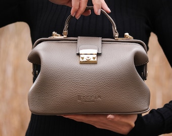 LEATHER DOCTOR BAG - Modern Lady Bag - Soft Taupe Leather Crafted Doctor Style Handbag - Cross Body Bag - Women Accessories - Travel Purse
