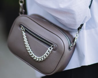 Grey Leather Crossbody Bag – Small Shoulder Purse with Chain – Minimalist Everyday Handbag – Neutral Color Gift for Her – Casual Chic Bag