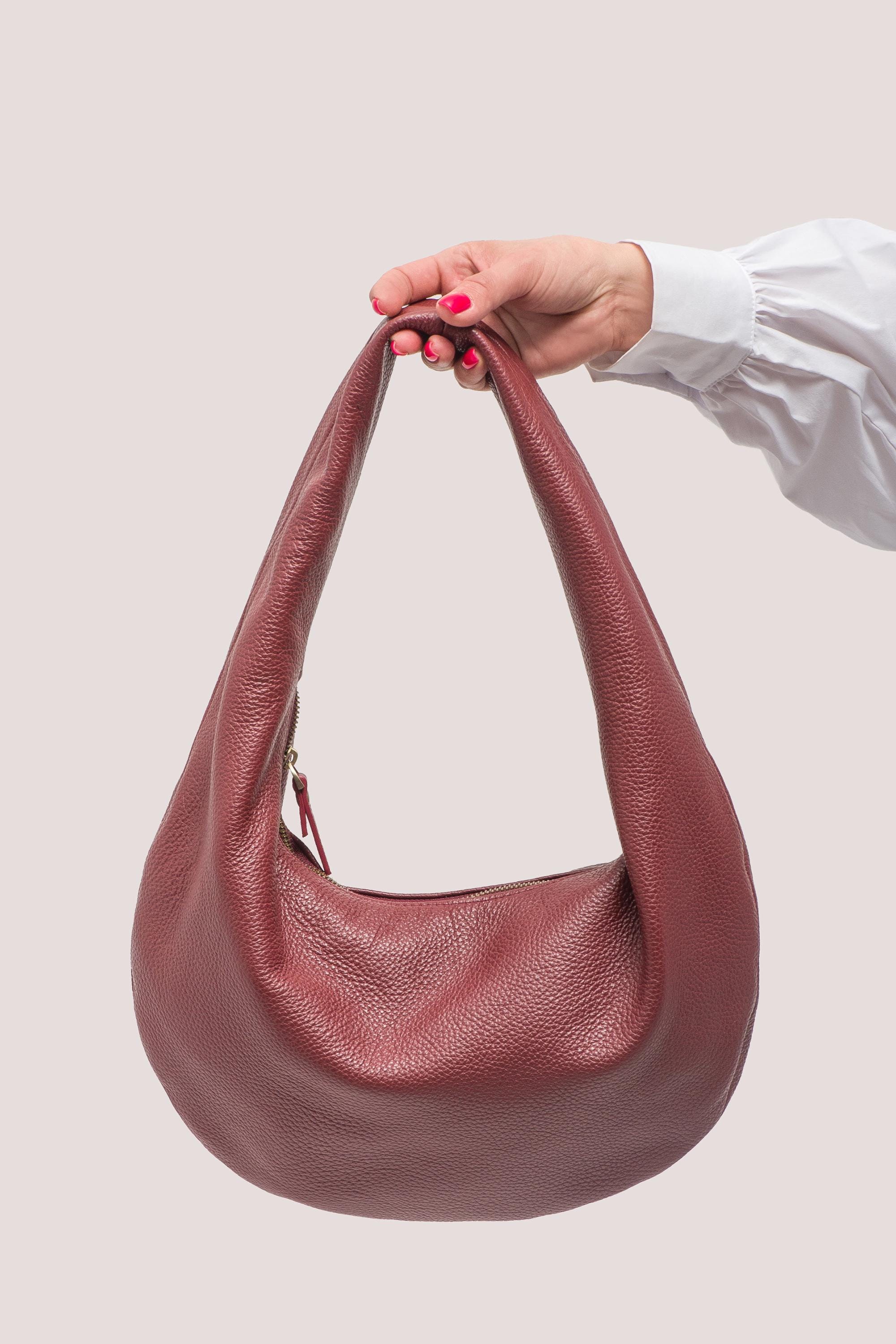 Roem[ロエム] Ribbon Hobo Bag Maggie Crossbody In Smooth Leather - Black Quilted Rose – HOBO