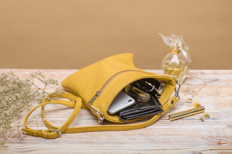 Petit sac à bandoulière en cuir - Sac à main porté épaule pour femme - Sac messager en cuir avec fermeture à glissière - Style tendance pour un usage quotidien image 4