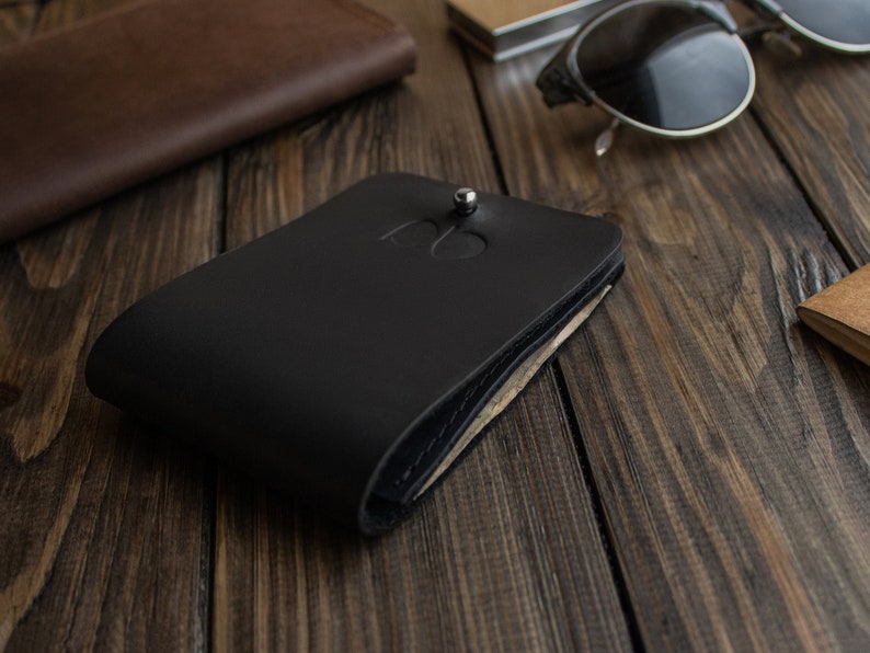 Cartera de hombre de cuero personalizada, tarjetero delgado negro, cartera de hombre monograma, titular de identificación, cartera de tarjetas, regalo para él imagen 2