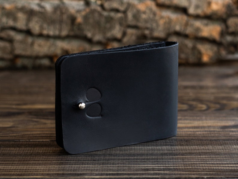 Cartera de cuero negro personalizada, titular de tarjeta de crédito para hombres, billetera minimalista, billetera de soporte de identificación para hombres, regalo para él o ella imagen 1