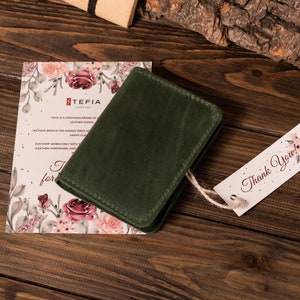 Portafoglio mini verde, portafoglio da uomo personalizzato, portafoglio inciso, piccolo portafoglio con tasca frontale monogrammato, porta carte di credito