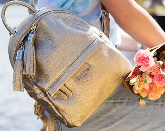 Beige Leather Backpack With Gold Details - Elegant and  display picture 3