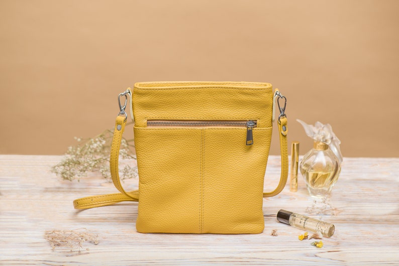 Petit sac à bandoulière en cuir - Sac à main porté épaule pour femme - Sac messager en cuir avec fermeture à glissière - Style tendance pour un usage quotidien image 5