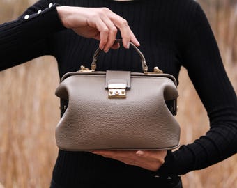 LEATHER DOCTOR BAG - Modern Lady Bag - Soft Taupe Leather Crafted Doctor Style Handbag - Cross Body Bag - Women Accessories - Travel Purse