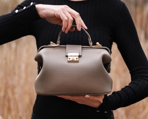 LEATHER DOCTOR BAG - Modern Lady Bag - Soft Taupe Leather Crafted Doctor Style Handbag - Cross Body Bag - Women Accessories - Travel Purse