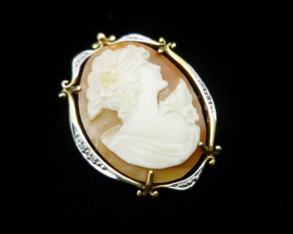 Vintage 14KT Diamond Hand Carved Shell Cameo Broo… - image 2