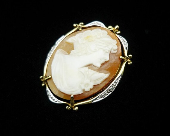 Vintage 14KT Diamond Hand Carved Shell Cameo Broo… - image 3