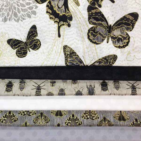 Paquete de telas de algodón modernas para acolchado con mariposas, polillas y escarabajos monocromáticos y dorados / Un panel de tela de 24” x 44” y 5 retales de tela (Fat Quarters)