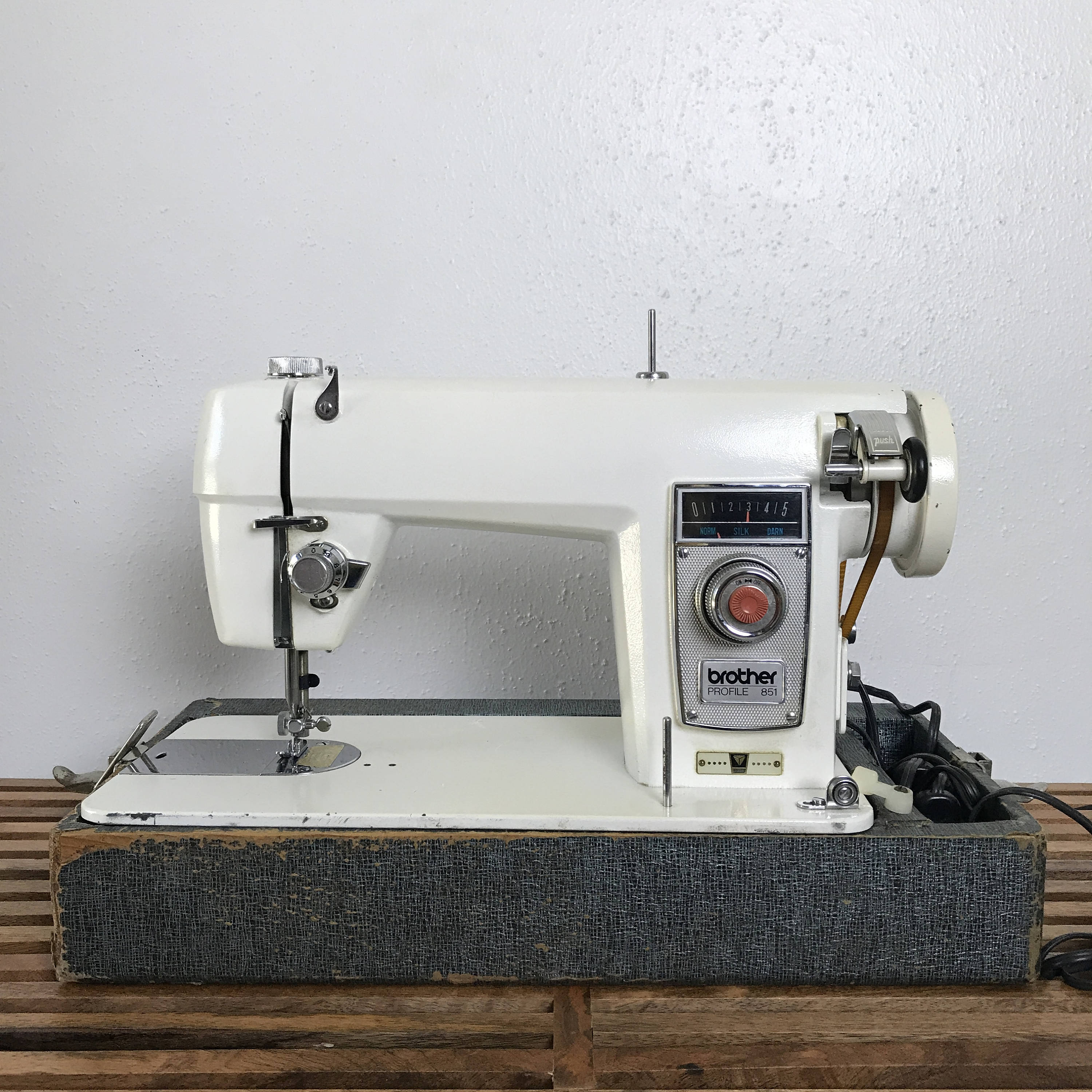Vintage Brother Sewing Machine / Brother Profile 851