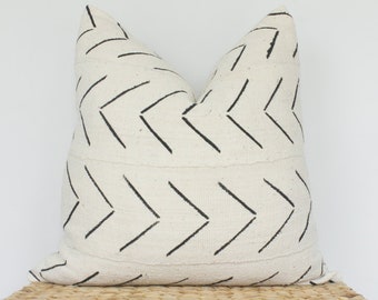 Arrow Mudcloth Pillow Cover | White + Black |