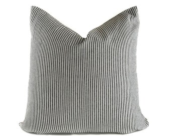 Housse de coussin de créateur à rayures noires et blanches | No4021